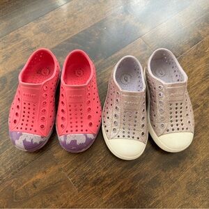 2 pairs of Native Jefferson Slip-On sneakers. Size C7